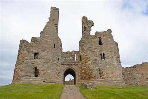 Dunstanburgh Castle - the Ruins Stock Photo - Image of lscape, view: 136612710