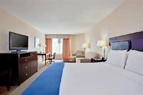 Holiday Inn Express Newport Beach, Newport Beach, CA - California Beaches