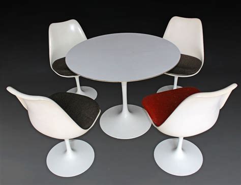 Knoll & Saarinen Table et chaises Modèles Tulip | Galerie Tramway