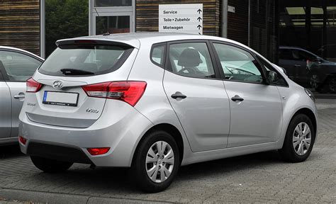 File:Hyundai ix20 1.4 Classic – Heckansicht, 13. Juni 2011 ...