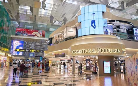 How to Shop Smart at the Airport | KC Limo Service