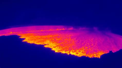 Thermal video shows moment world’s largest volcano erupts | CNN