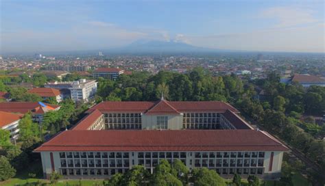 Dekan Fisipol UGM Luncurkan Media Pembelajaran Online Bagi Publik ...