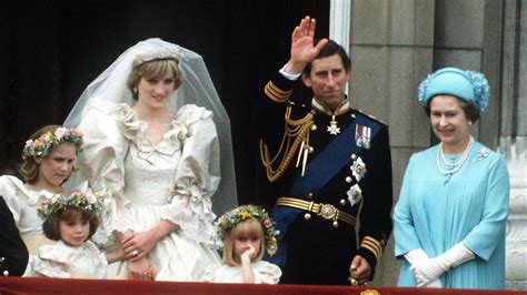 Diana Mixed Up Her Husband's Name at the Alter | Royal wedding outfits, Wedding outfit, Charles ...