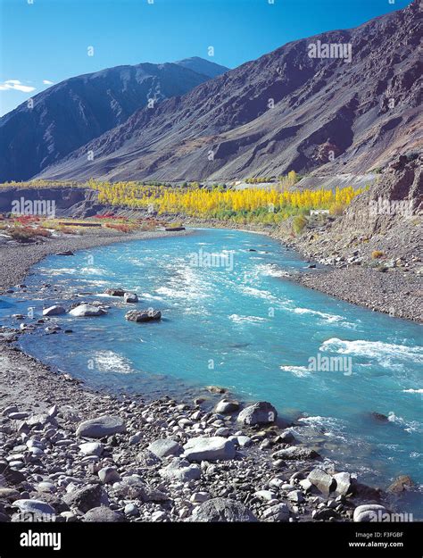 Himalaya rivers hi-res stock photography and images - Alamy