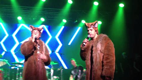 Ylvis - The Fox live in Tysvær - YouTube