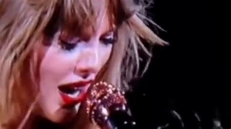 Taylor Swift sings emotional break-up song on stage after shock split ...