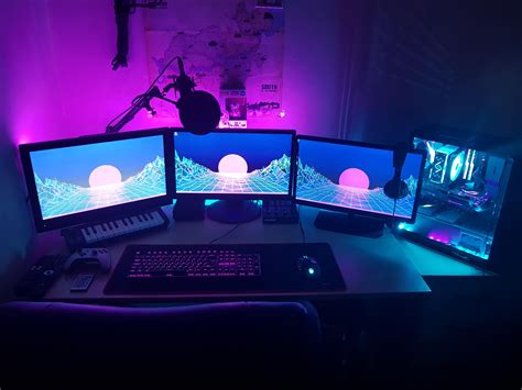 Trying a 3 monitor setup. Opinions? | Laptop gaming setup, Computer setup, Pc setup