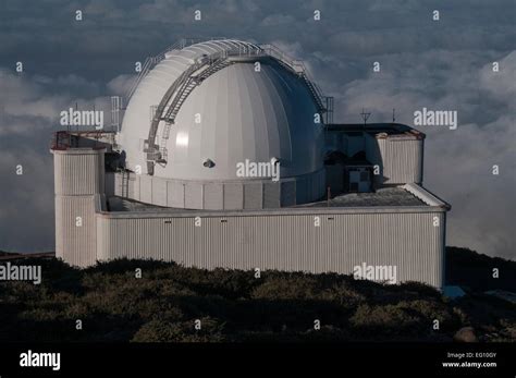 Isaac newton telescope hi-res stock photography and images - Alamy