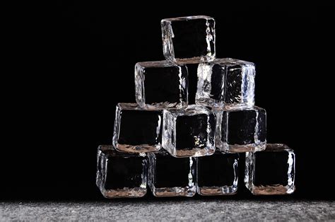 How to Make Crystal Clear Ice Cubes