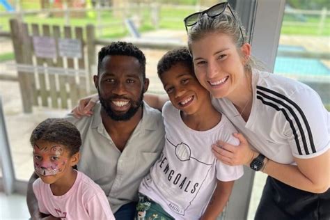 WATCH: So cute! Siya Kolisi plays dolls with his daughter Keziah