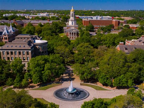 Baylor University - TheCollegeTour.com