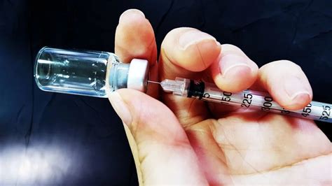 Injections to treat psoriasis: Types, benefits, and risks