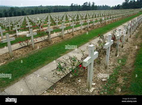 "Douaumont cemetery, ^15,000 French and German WW1 soldiers graves, Verdun, France Stock Photo ...