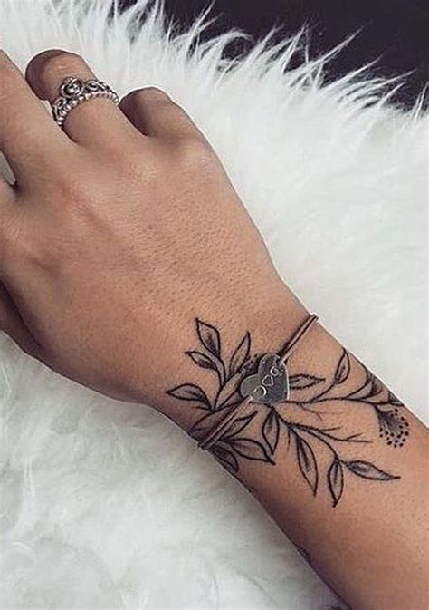 Leaf Wrist Tattoo Ideas for Women - Ideas de tatuaje de muñeca de hoja para mujeres - www ...