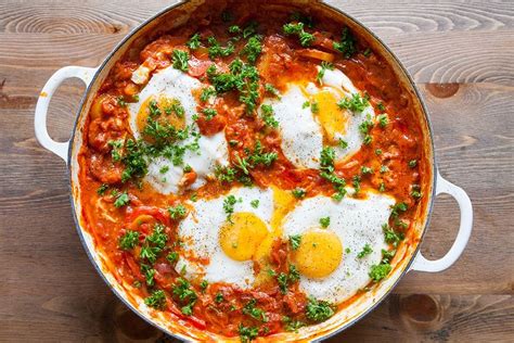 Breakfast Eggs in Spicy Tomato Sauce | Recipe | Healthy breakfast ...