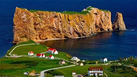 Percé Rock, Québec, Canada (with Map & Photos)