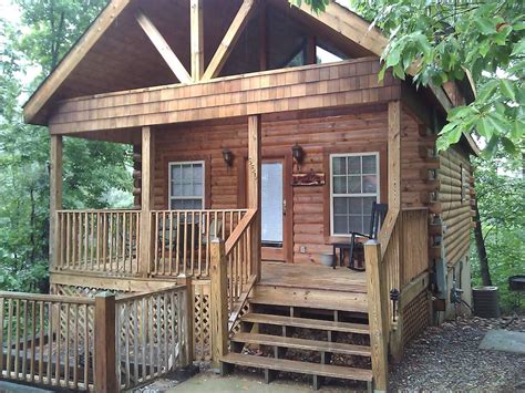 A Beary Pine Cabin near Dollywood, Cal Ripkin! - Cabins for Rent in Pigeon Forge, Tennessee ...