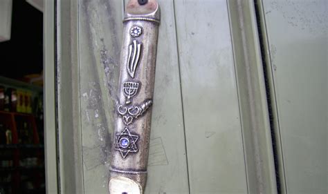 Why Jews Hang a Mezuzah on the Doorpost | My Jewish Learning