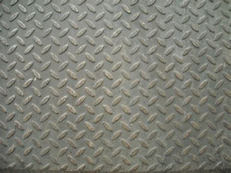 File:Tread chrome metal.jpg - Wikimedia Commons