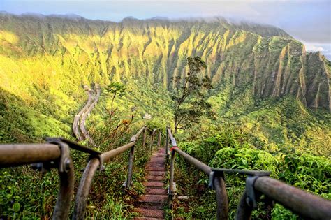 Hawaii's Stunning But Illegal Stairway to Heaven Hike