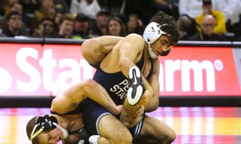 Penn State wrestling thumps No. 3 Iowa in statement win