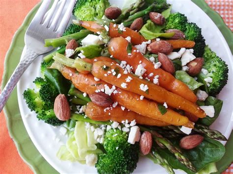 Castellon's Kitchen: Roasted Baby Carrot Salad with Carrot Ginger Dressing