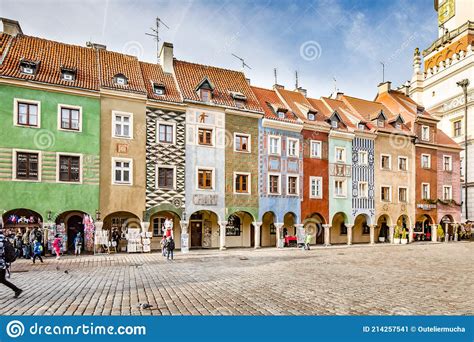 Historical Hall Of Praha Hlavni Nadrazi Train Station, In Prague, With ...