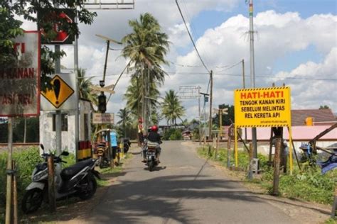 Antisipasi Kecelakaan, Pemkab Malang Lakukan Kajian Pembangunan Palang Pintu Kereta Api - Malang ...