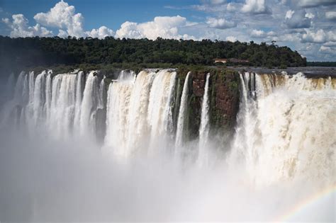 The amazing Devil´s Throat in Iguazu Falls - RipioTurismo DMC for ...