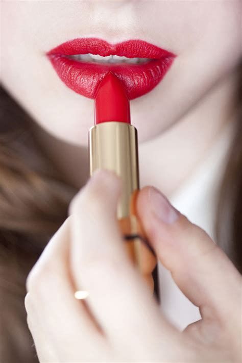 Benefits of Gel-Based Lipstick Formulas | StyleCaster