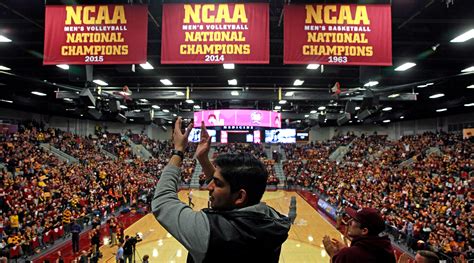 Loyola Ramblers - Men's Basketball Season 2018: Loyola University Chicago: Features