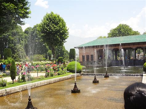 MUGHAL GARDEN IN SRINAGAR - SHALIMAR BAGH | A Colorful Ride