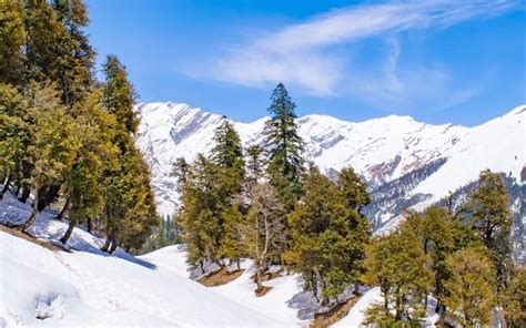 Check Out the Top Ski Resorts in India - JustChalets.co.uk