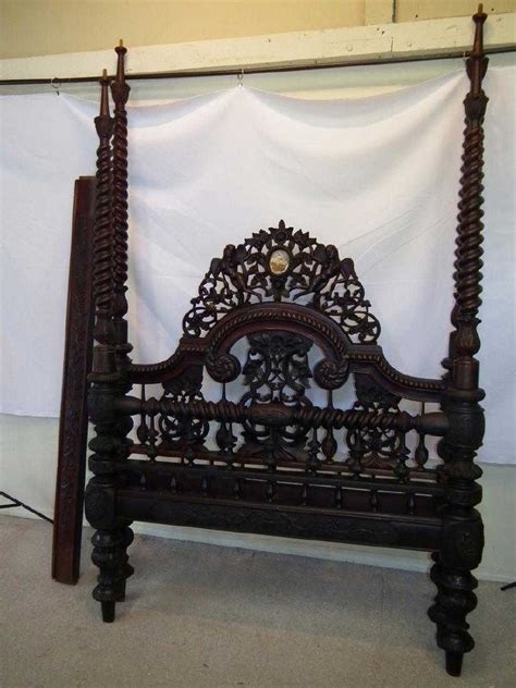 SUPERB VICTORIAN CANOPY BED