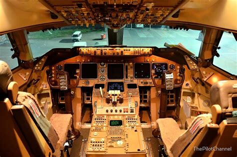 « Boeing 747 Cockpit » par ThePilotChannel | Redbubble