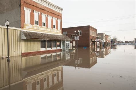 What Makes a Catastrophic Flood? And Is Climate Change Causing More of Them? - The New York Times