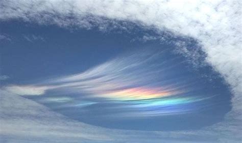 Mysterious hole-in-the-sky rainbow opens up the skies of Australia ...