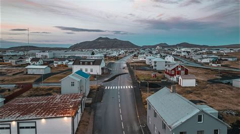 Volcano in Iceland may keeps residents out of town for months | 10tv.com