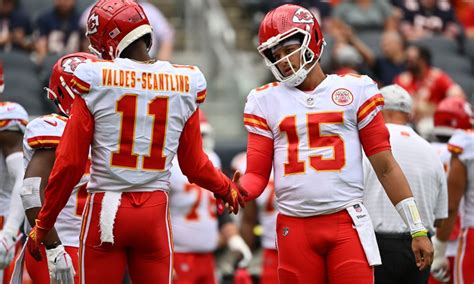 Chiefs’ Patrick Mahomes doing ‘great job’ of spreading the ball around