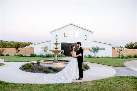 Austin Outdoor Wedding Venues Too Good to Be True