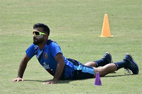 Hashmatullah Shahidi stretches in training | ESPNcricinfo.com