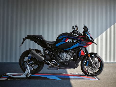 BMW Motorrad unveils the production version of the M 1000 XR - Acquire