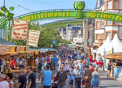 Weinfest der Mittelmosel: Richtig Stimmung trotz halbem Feuerwerk