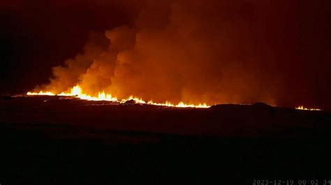 Iceland volcano live stream: Watch as molten rock spews from fissures ...