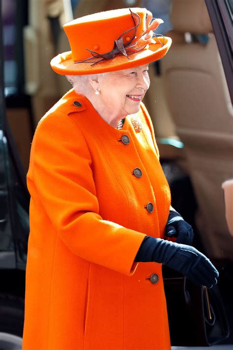 Now That She's an Instagram Influencer, Queen Elizabeth II Wore Pantone ...