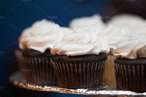 Chocolate Cupcakes White Frosting | High-Quality Stock Photos ...