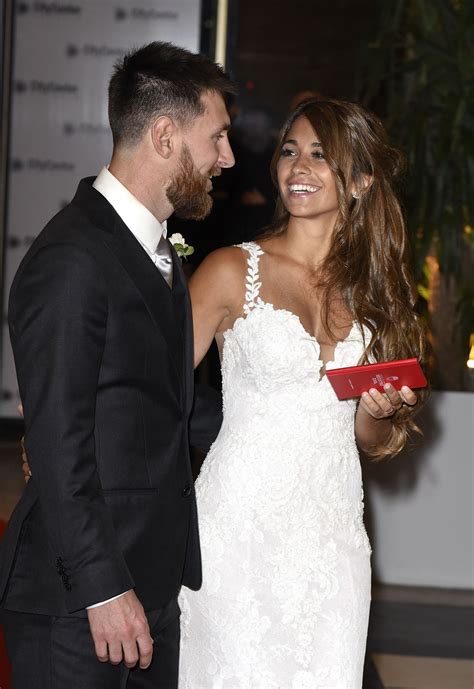 Lionel Messi and Wife Antonella Roccuzzo - Wedding Reception in ...