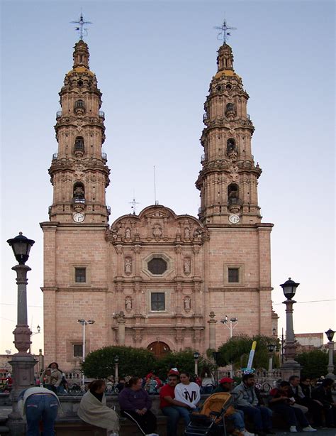 File:Basílica de San Juan de los Lagos.jpg - Wikimedia Commons