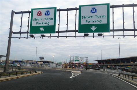 Newark Airport Parking: Three choices of parking lots and parking garage